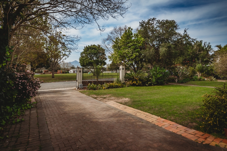5 Bedroom Property for Sale in Dormehls Drift Western Cape